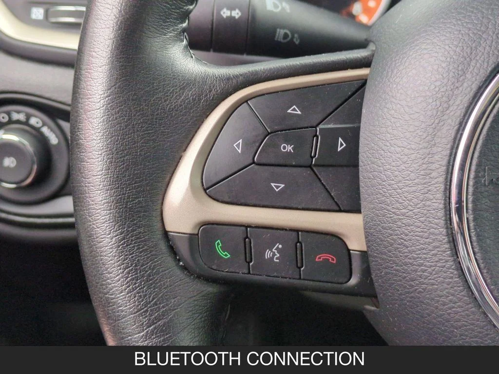 Used 2016 White Jeep Latitude image 17