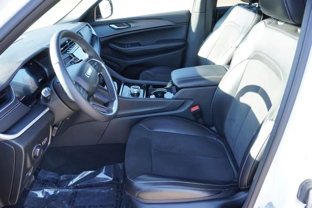 Used 2023 White Jeep Altitude image 15