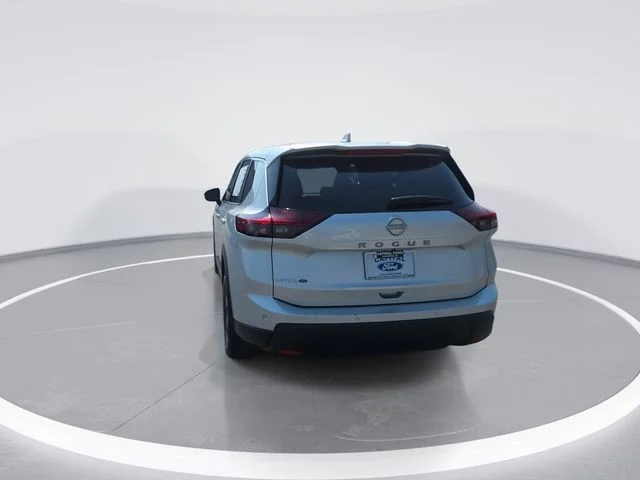 Used 2025 Silver Nissan SV image 7