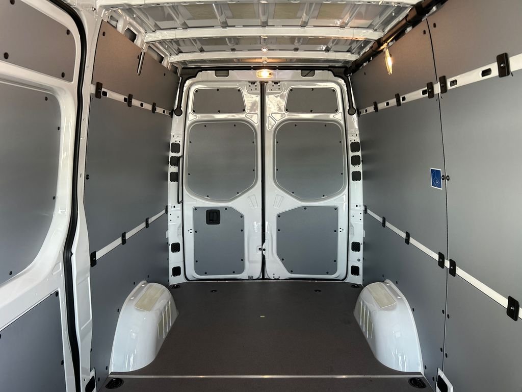 New 2026 Arctic+White Mercedes-Benz Cargo 144 WB image 23