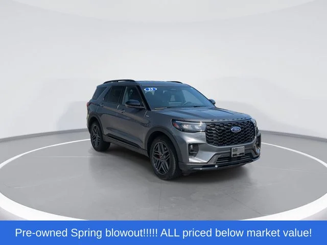 Used 2025 Gray Ford ST-Line image 2