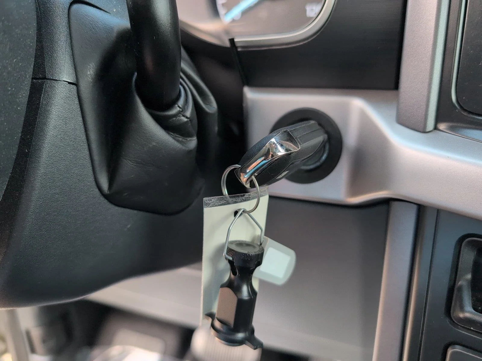 Used 2023 Iconic Silver Ford XLT image 19