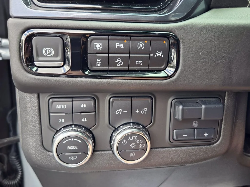 Used 2025 Sterling Metallic GMC AT4 Ultimate image 37