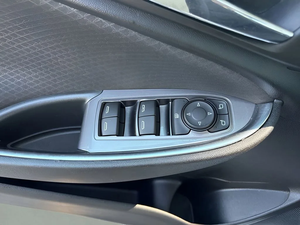 Used 2020 Summit White Chevrolet LT image 27