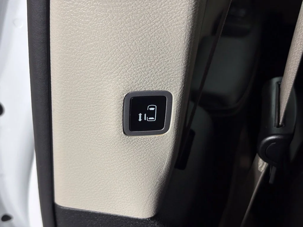 Used 2023 White Chrysler Touring L image 34