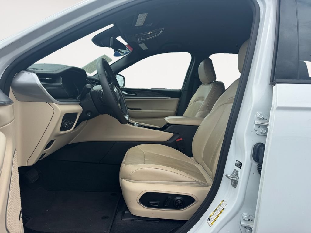 Used 2023 White Jeep Limited image 9
