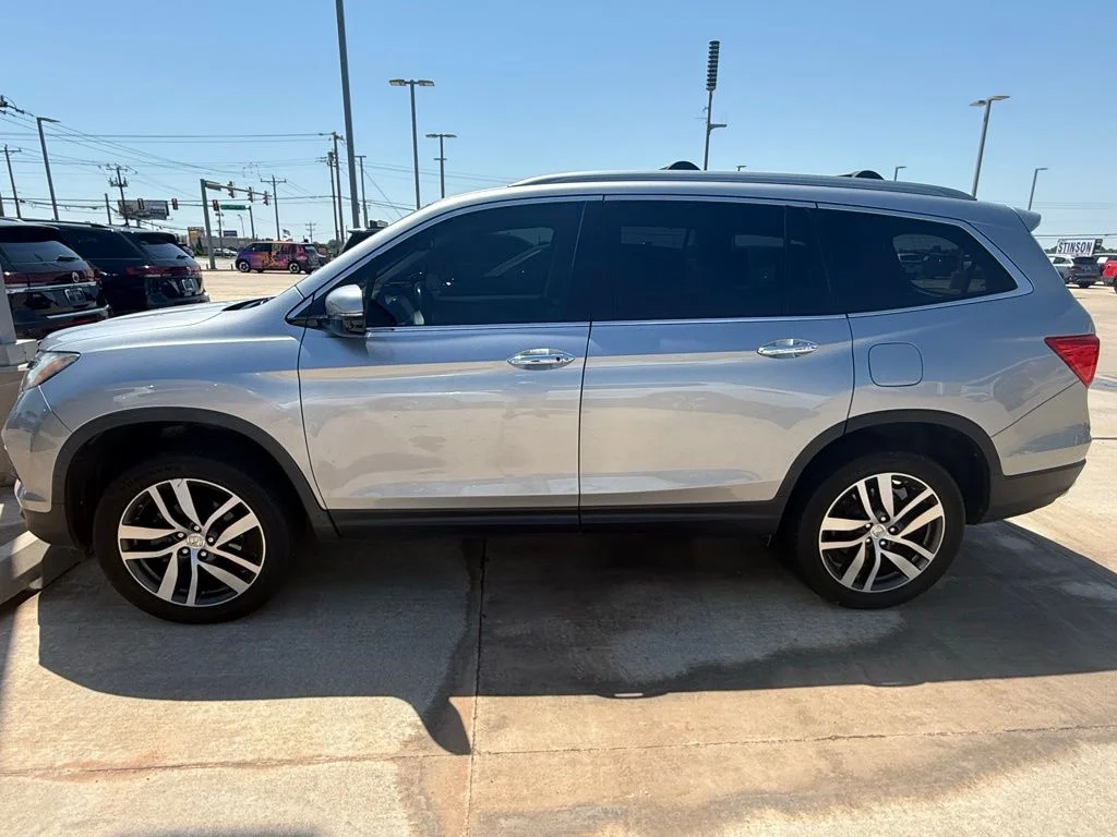 2018 Honda Pilot 4WD Elite's photo