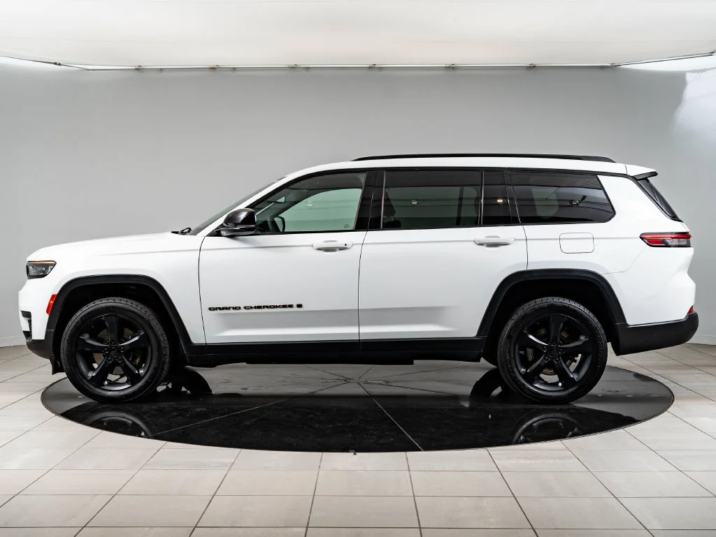Used 2023 Bright White Clearcoat Jeep Altitude image 5