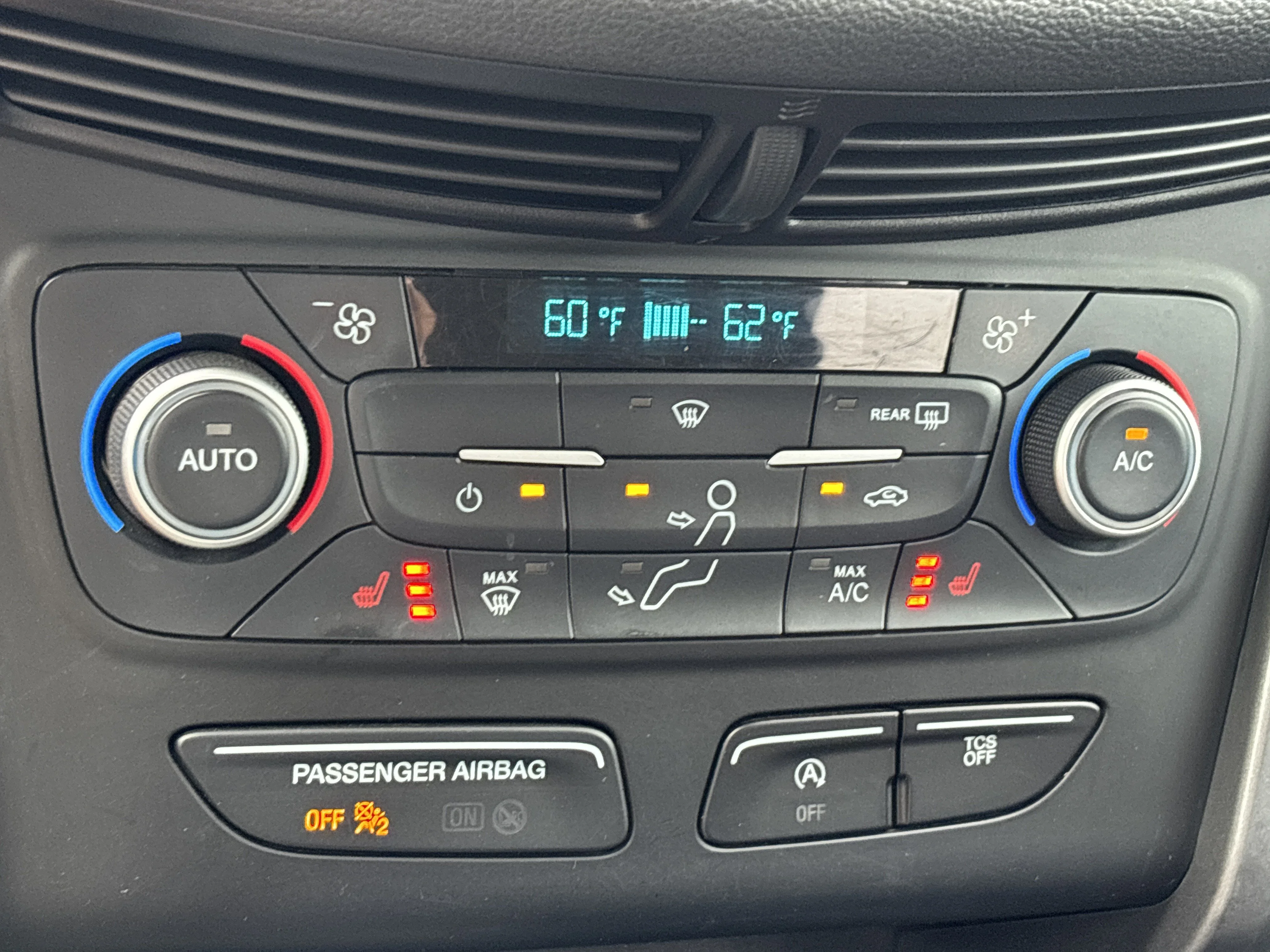 Used 2019 Ingot Silver Metallic Ford SEL image 35