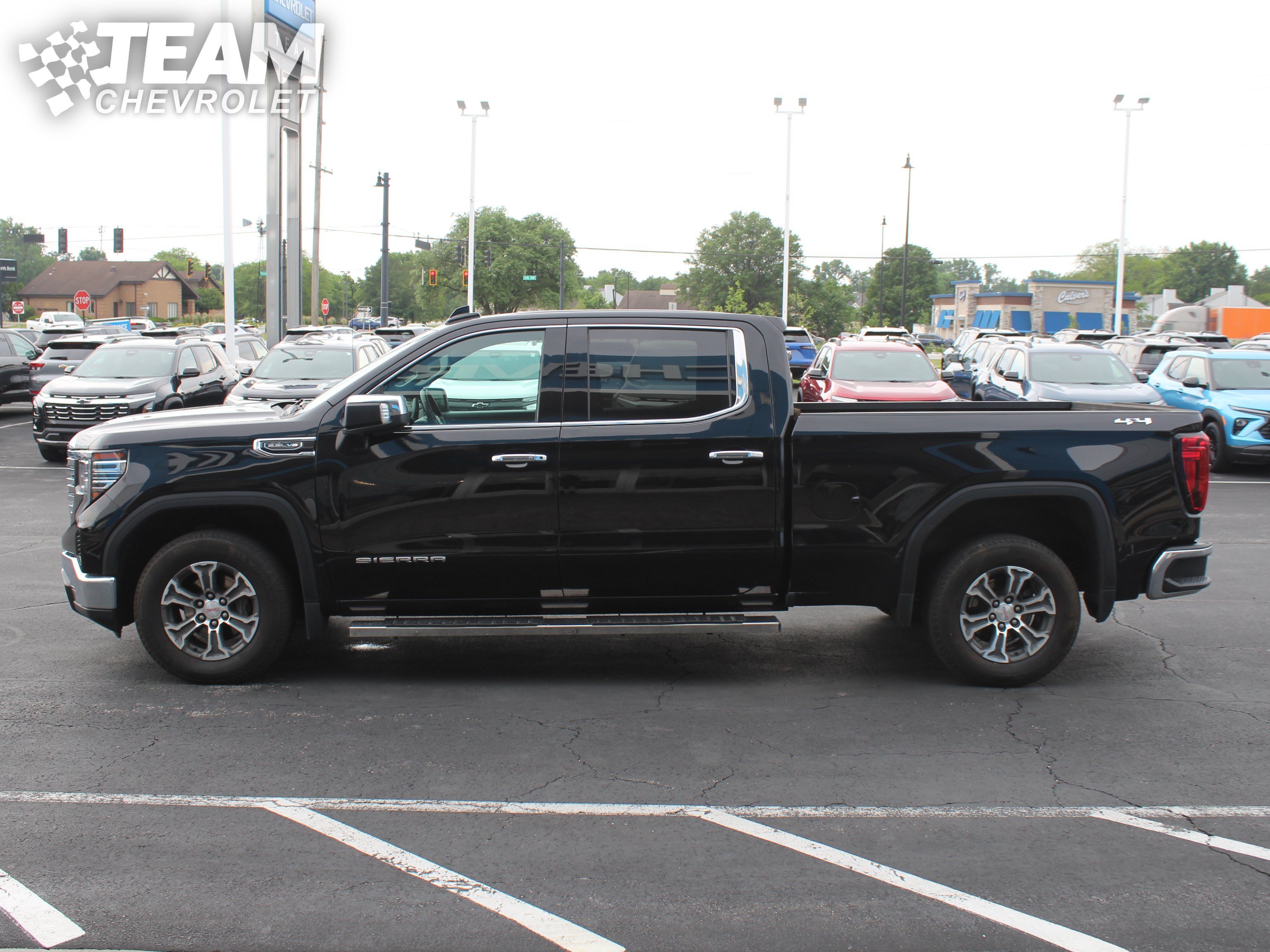 2023 GMC Sierra 1500 SLT - Photo 7
