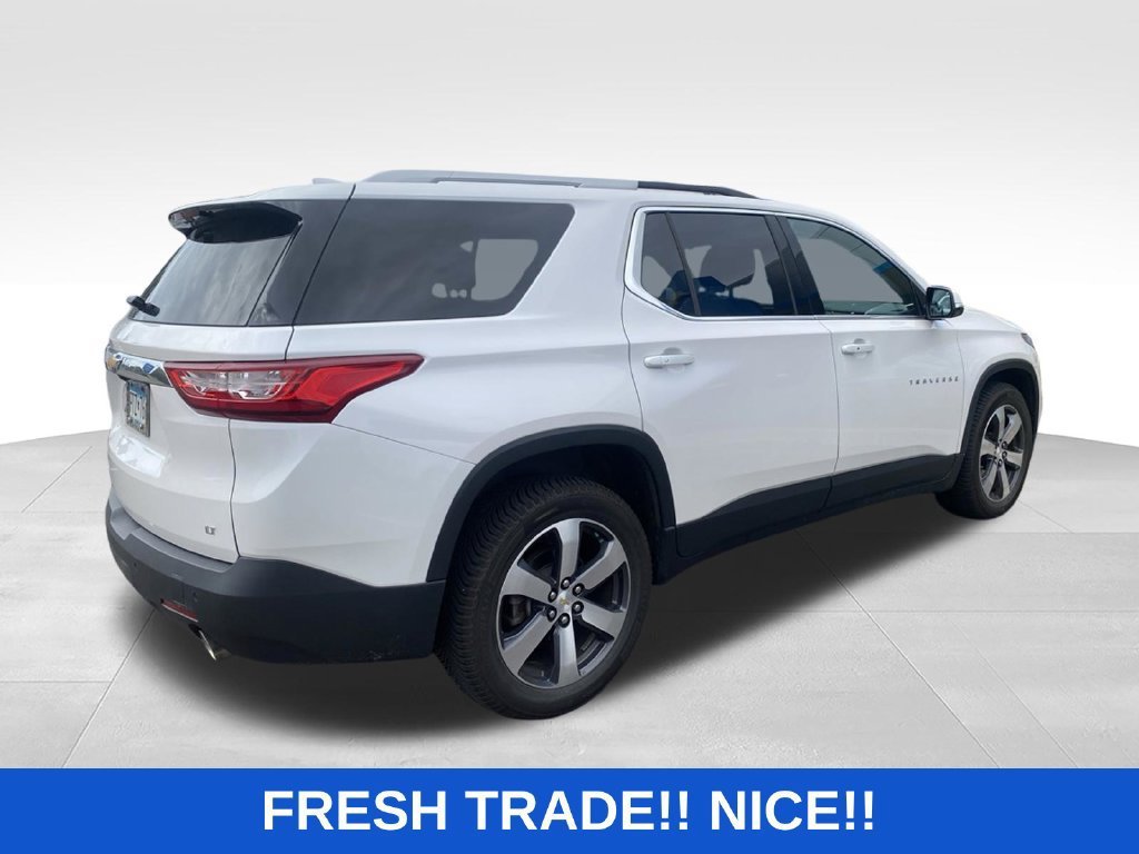 Used 2018 IRIDESCENT PEARL TRICOAT Chevrolet LT Leather image 3