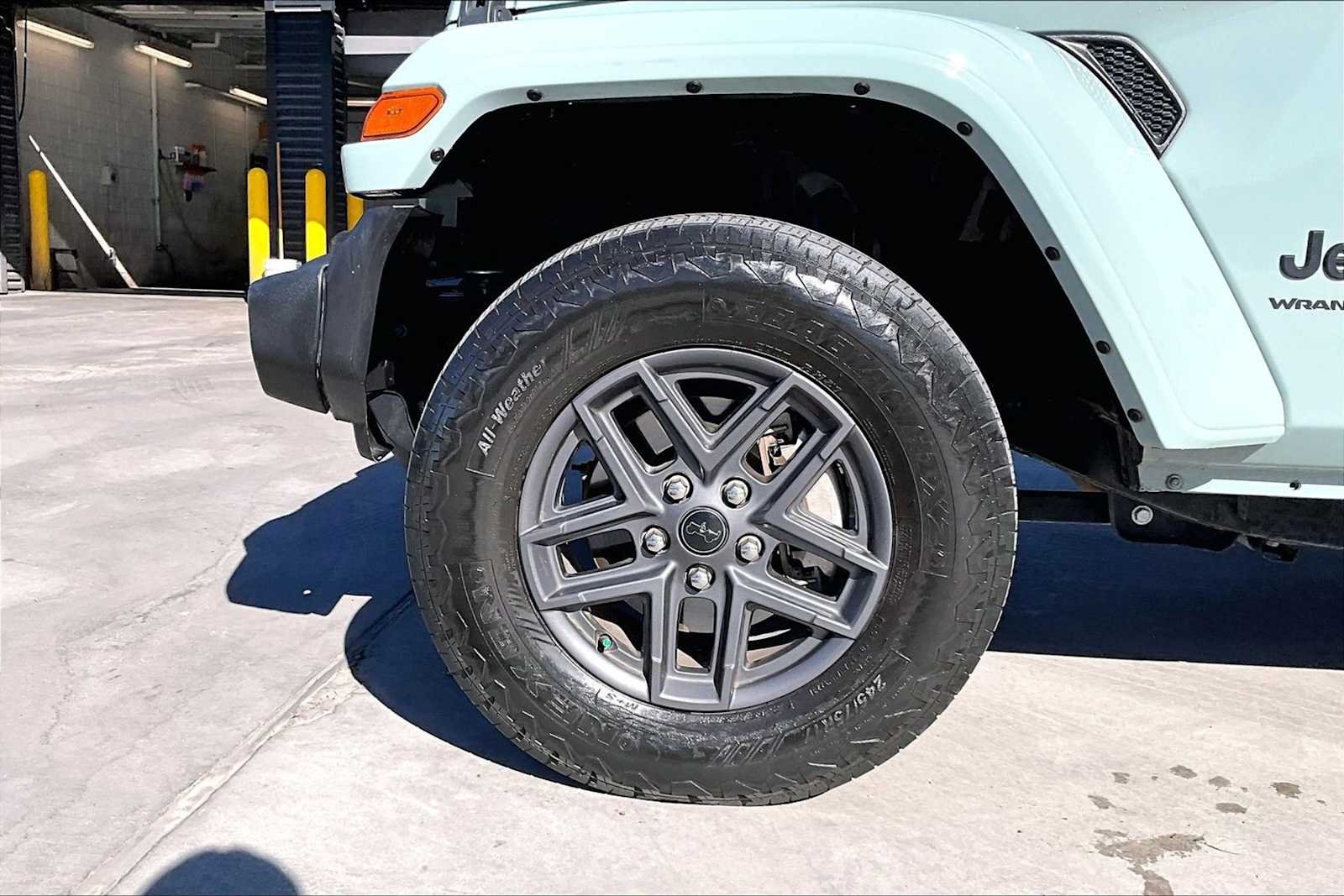 Used 2024 Earl Clearcoat Jeep Sport S image 11