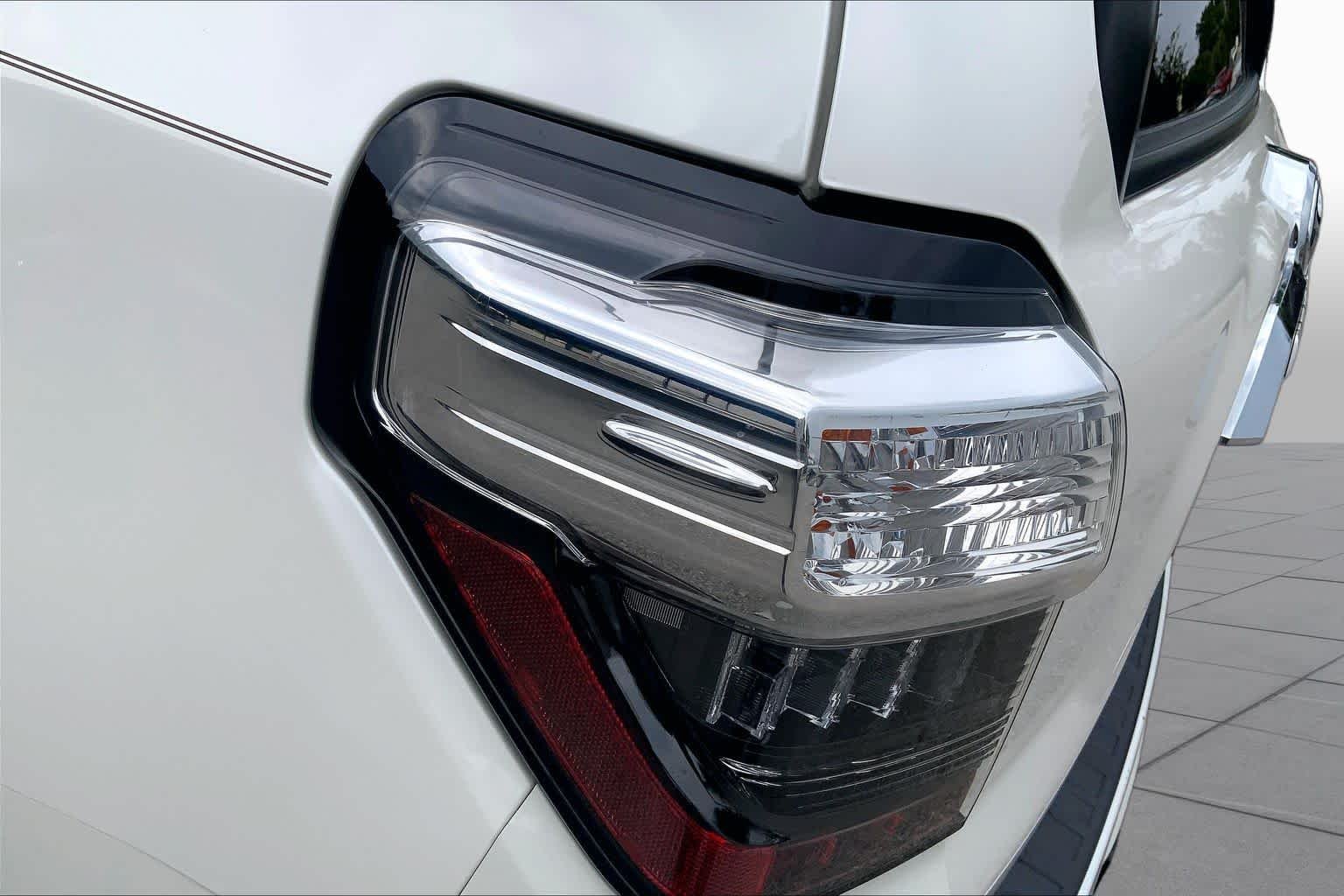 Used 2018 Blizzard Pearl Toyota Limited image 29