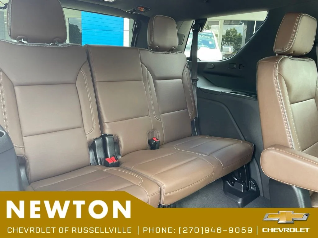 Used 2024 Pearl Chevrolet High Country image 36