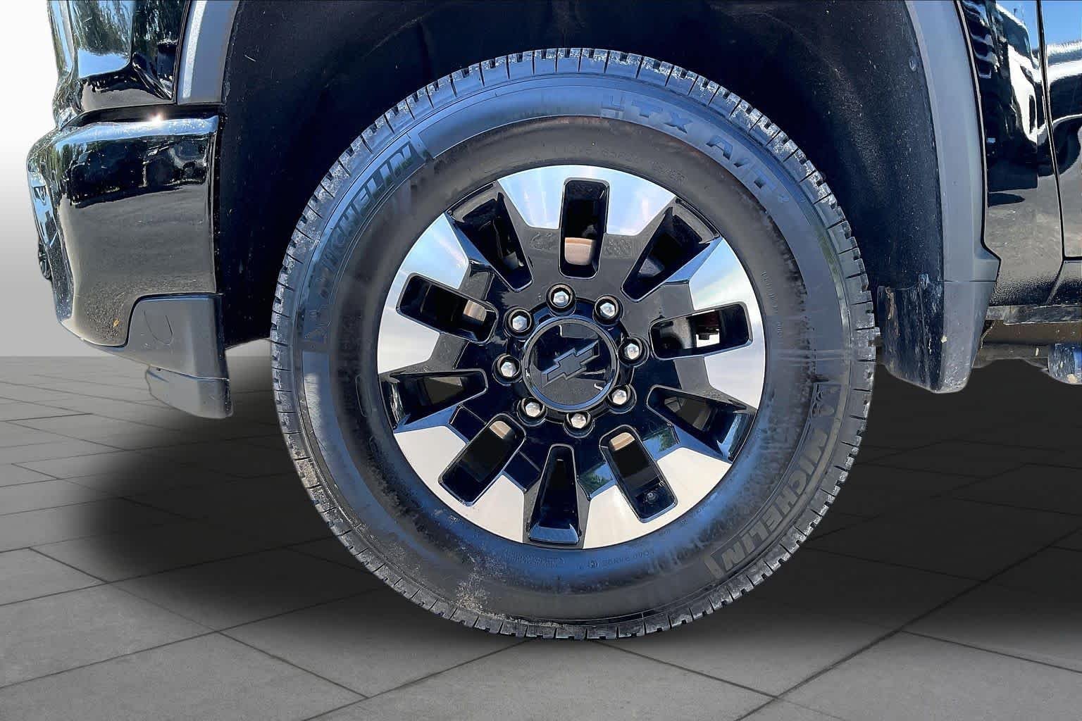 Used 2020 Black Chevrolet Custom image 10