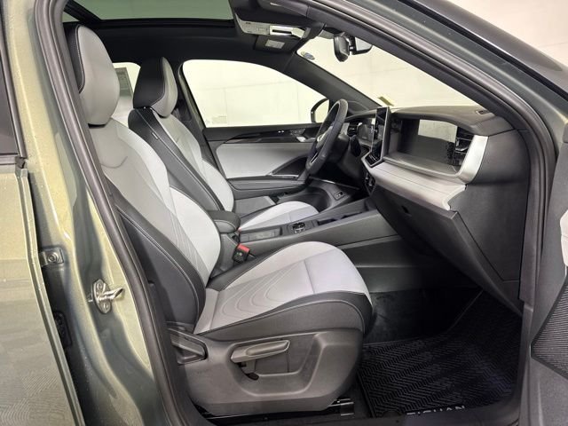 New 2026 Green Volkswagen 2.0T SE R-Line Black image 4