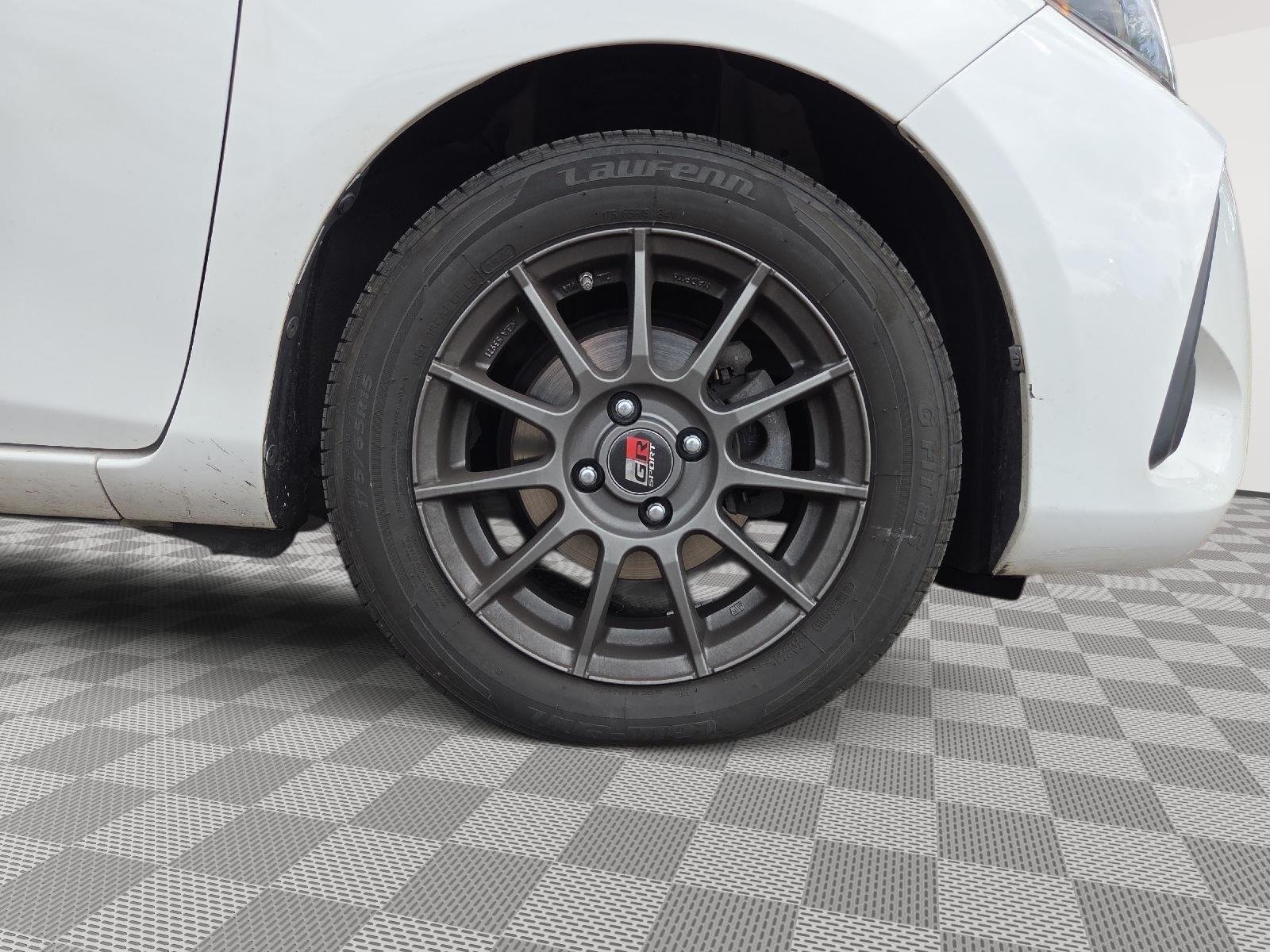 Used 2018 Ice Cap Toyota L image 14