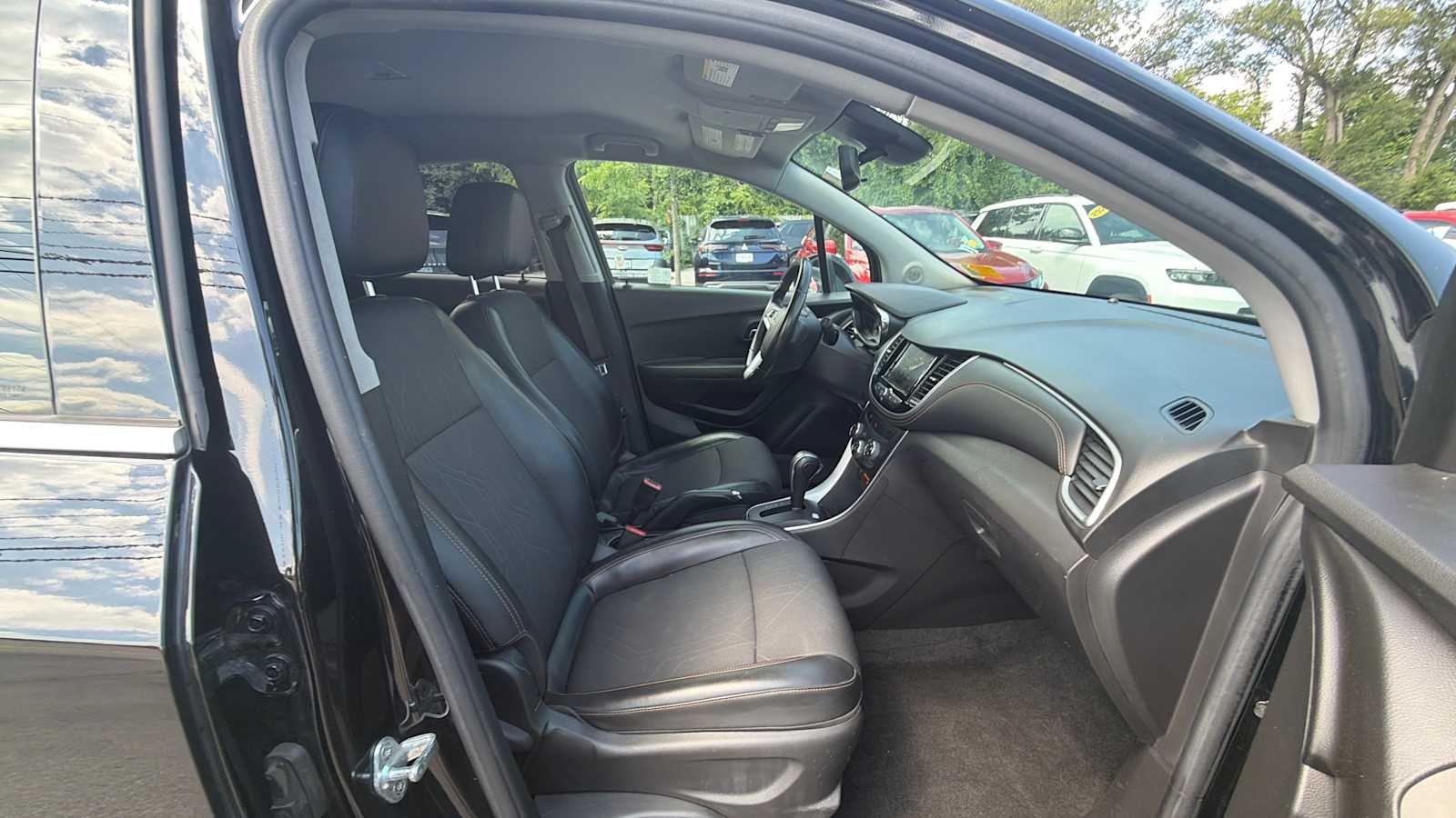 Used 2020 Mosaic Black Metallic Chevrolet LT image 18