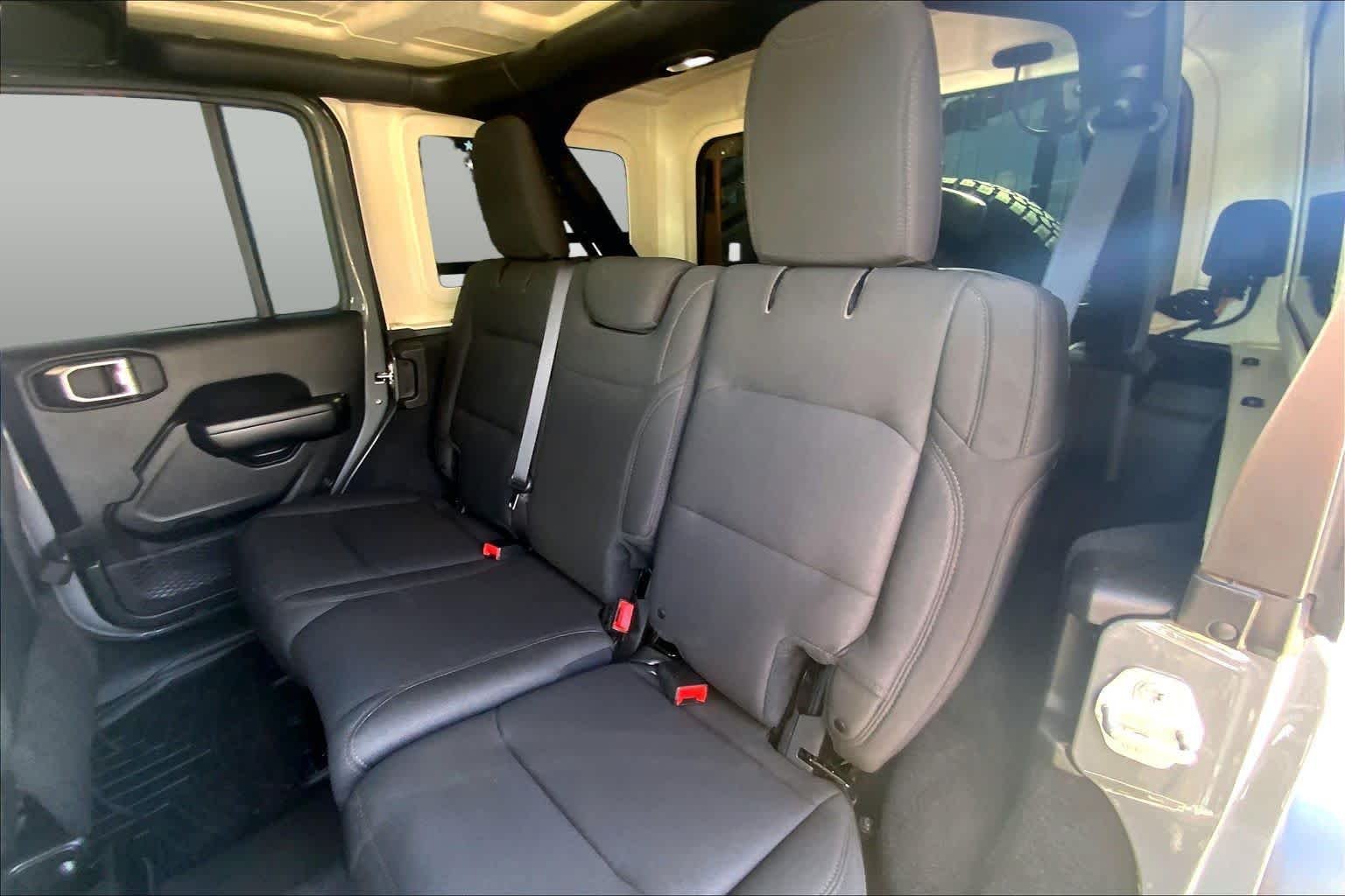 Used 2018 Sting-Gray Clearcoat Jeep Sport S image 18