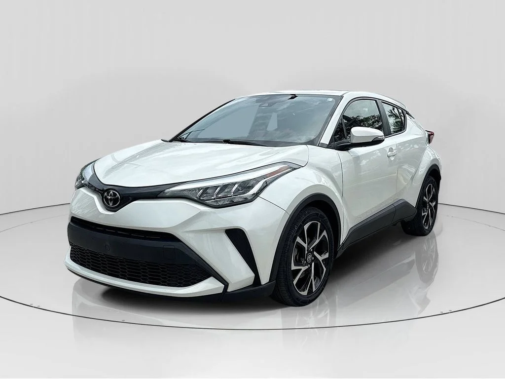 Used 2021 White Toyota XLE image 3