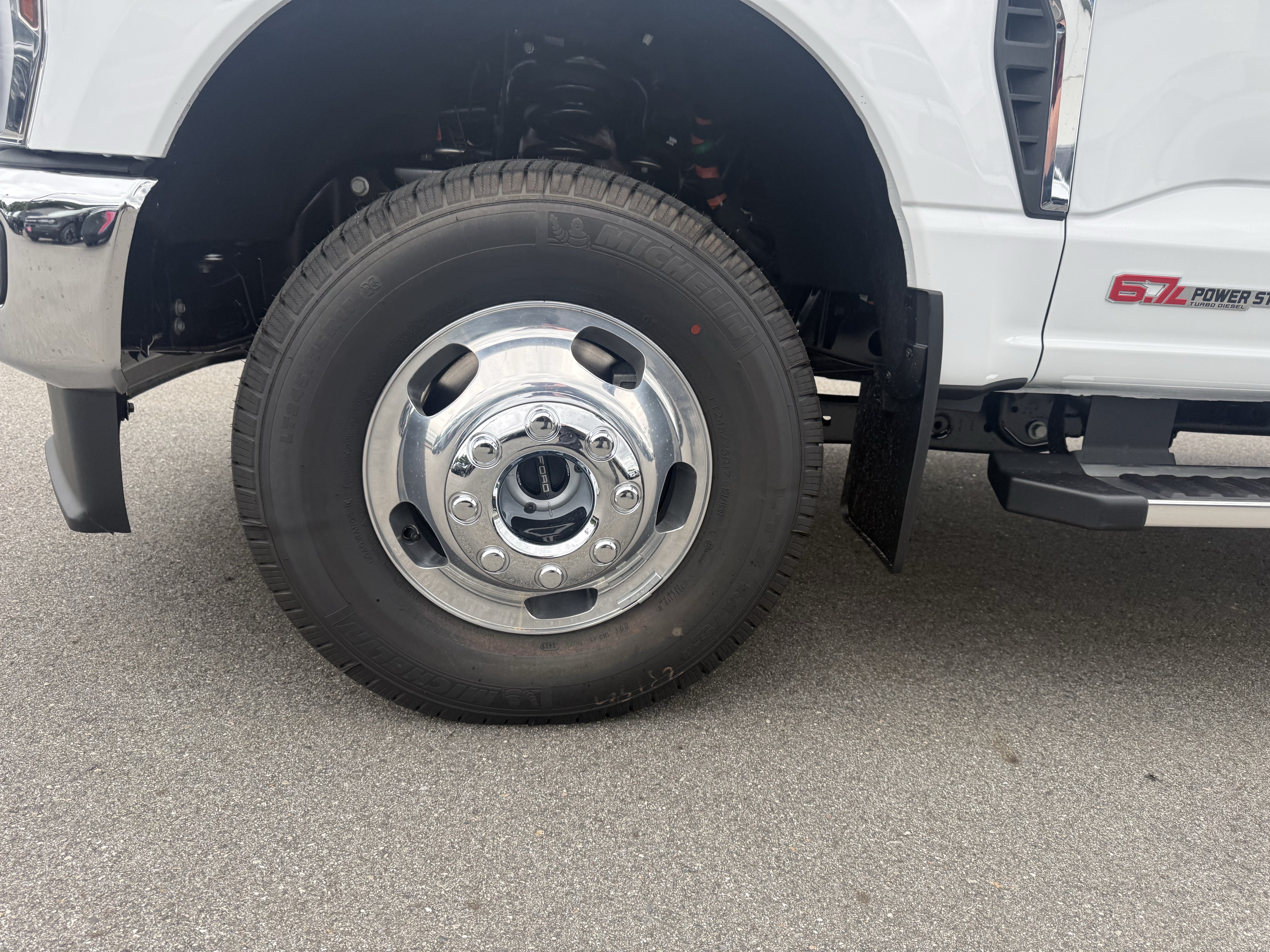 New 2026 Oxford White Ford F-350® Lariat® image 16