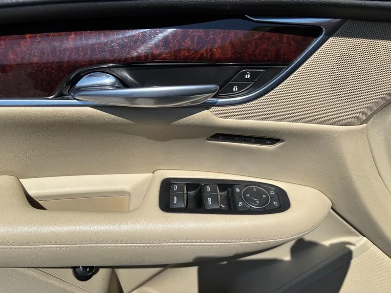 Used 2019 Crystal White Tricoat Cadillac Premium Luxury FWD image 9