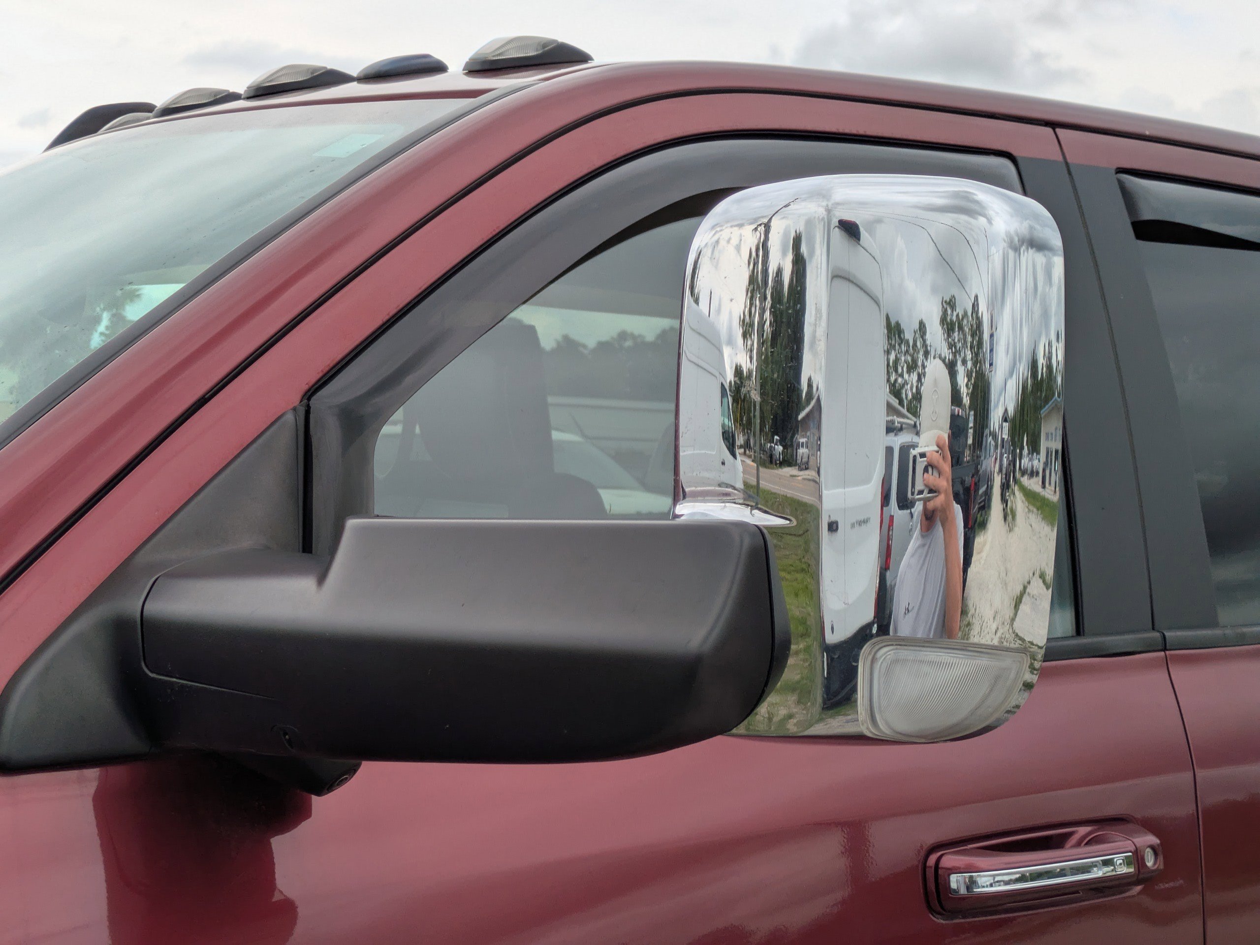 Used 2020 Delmonico Red Pearlcoat Ram Laramie image 11