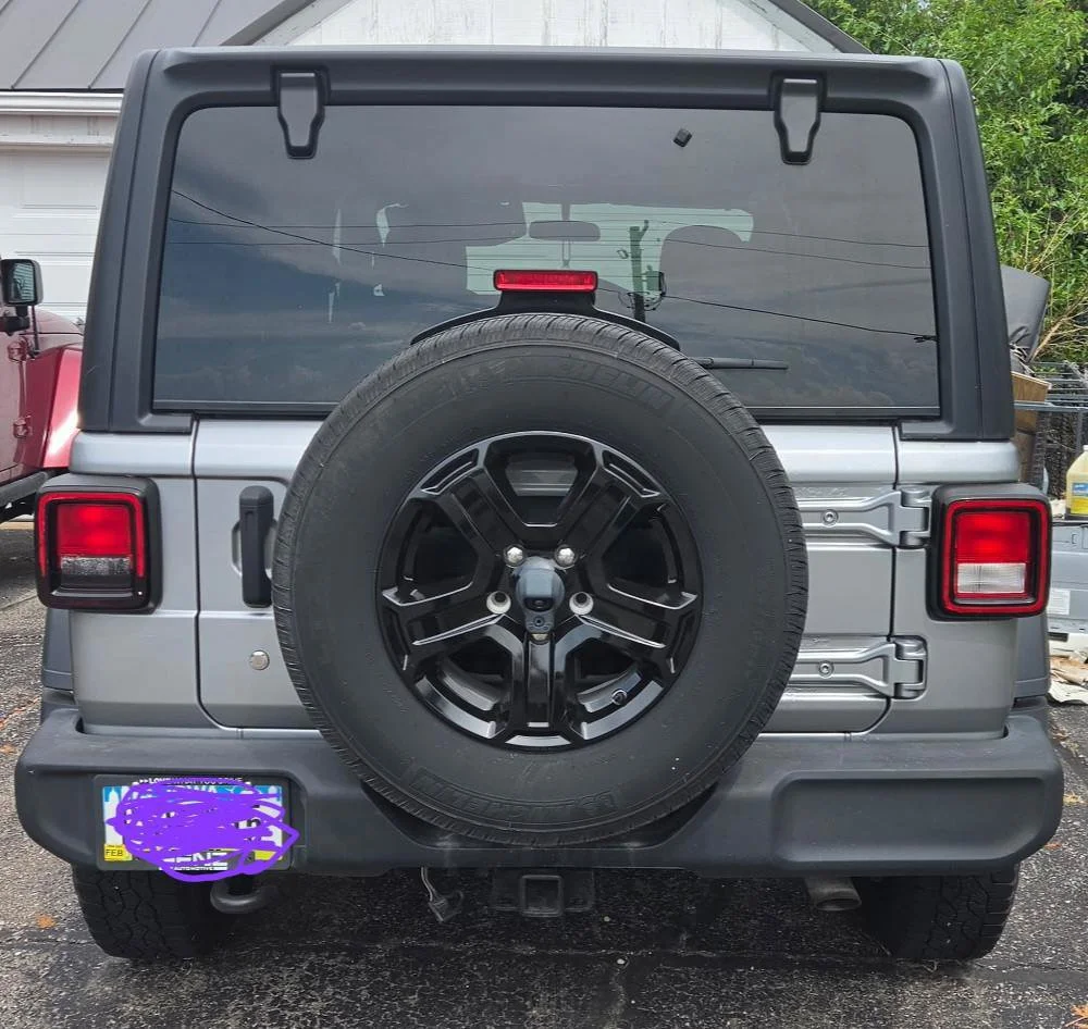 Used 2020 Silver Jeep Unlimited Sport S image 4