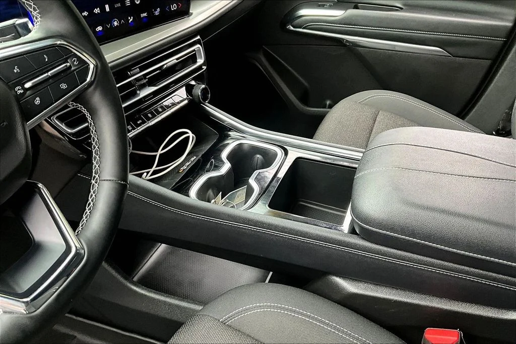 Used 2025 Sterling Gray Metallic Chevrolet LT image 17