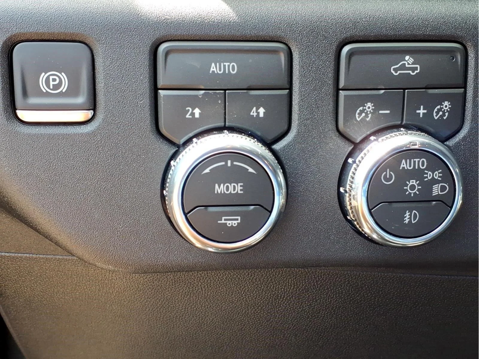 New 2026 Sterling Metallic GMC Elevation image 17
