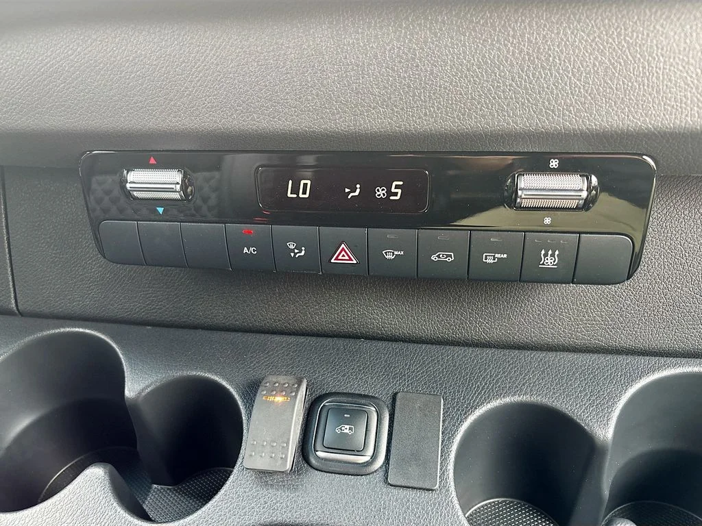 New 2025  Mercedes-Benz 15 Passenger Sliding Door image 31