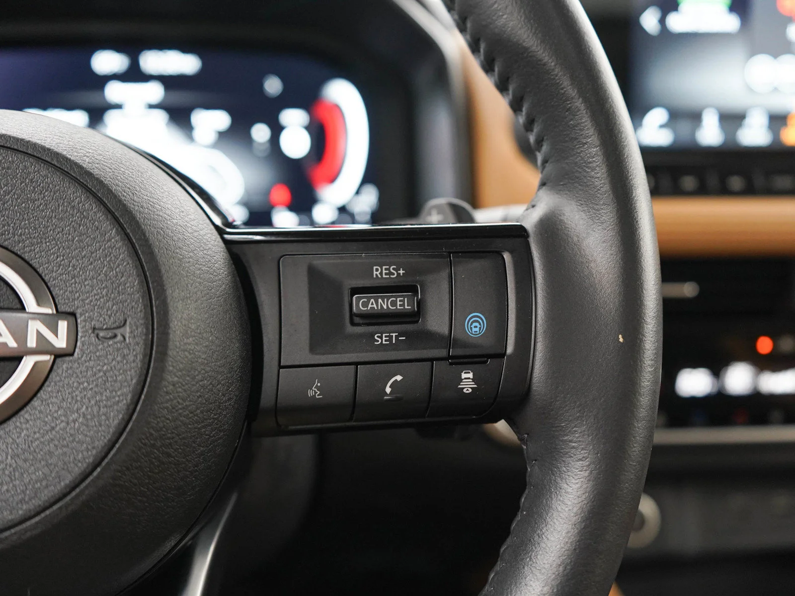 Used 2023 Pearl White Tricoat Nissan Platinum image 27