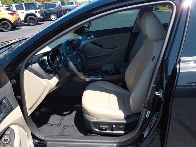 Used 2015 Black Kia EX image 19