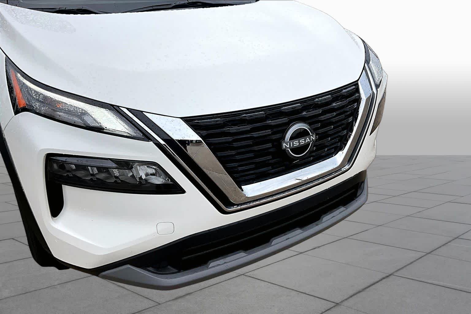 Used 2023 Glacier White Nissan S image 29