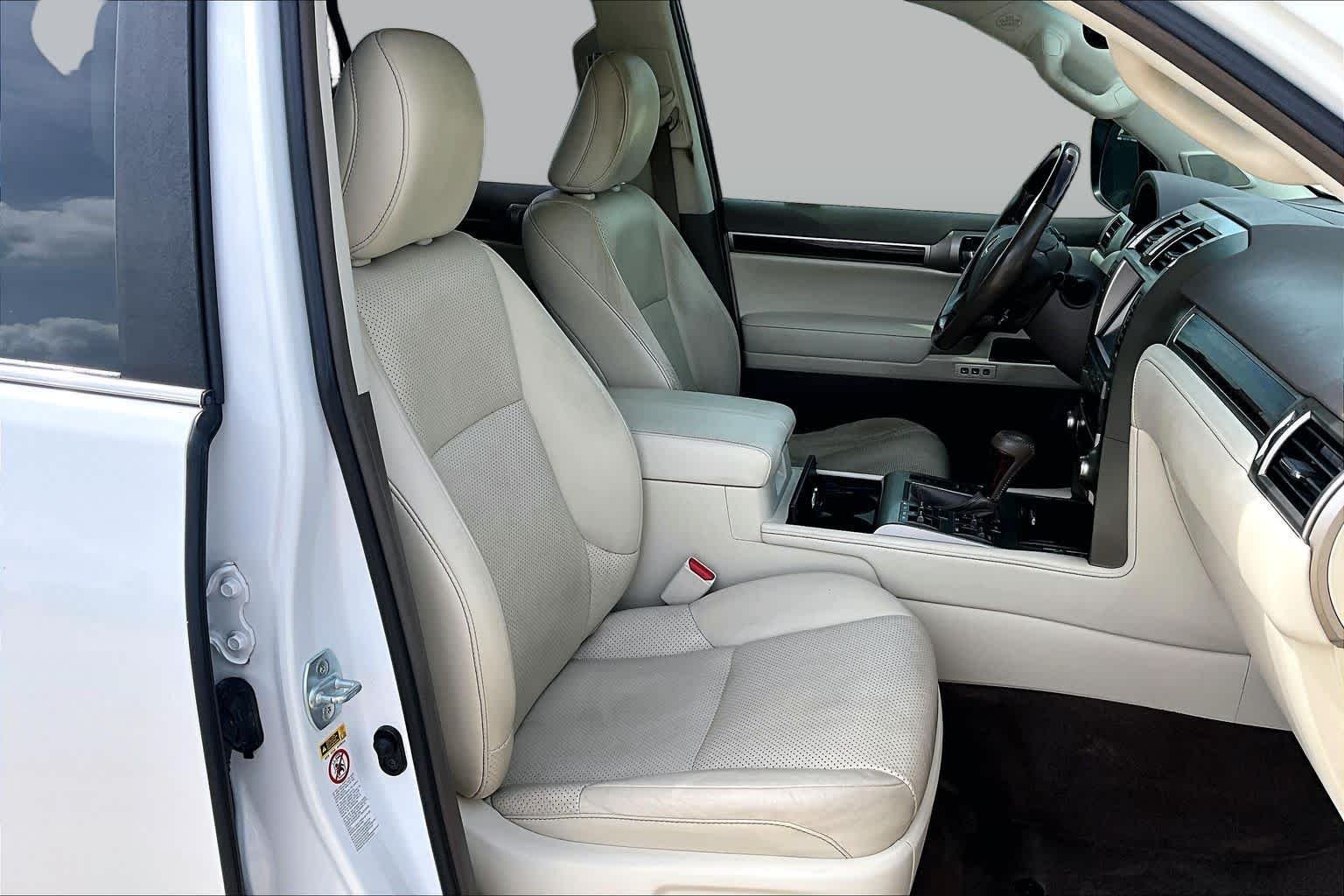 Used 2018 Starfire Pearl Lexus Luxury image 9