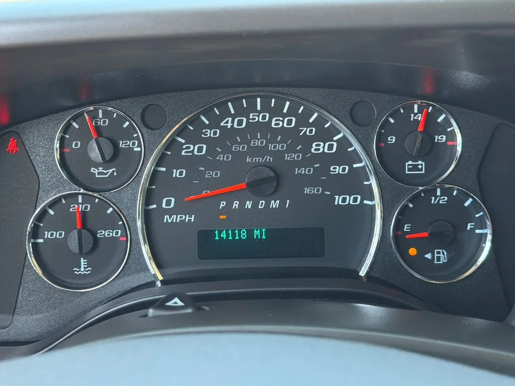 Used 2024 White GMC Work Van image 24
