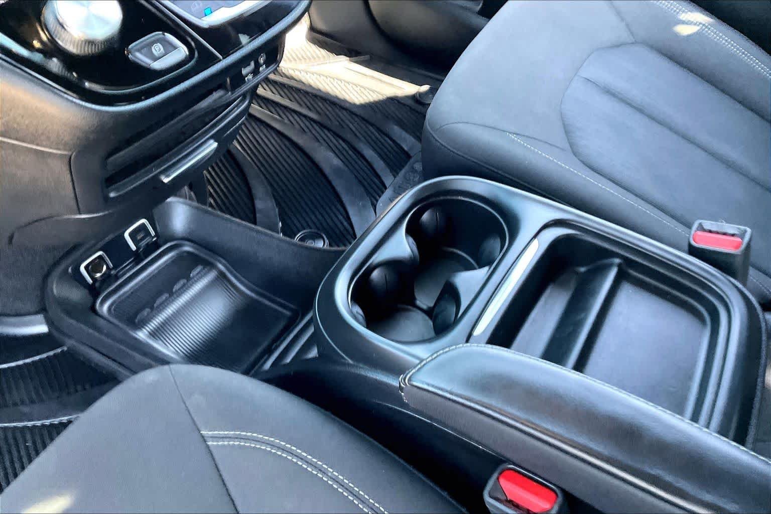 Used 2018 Brilliant Black Crystal Pearlcoat Chrysler Touring Plus image 15