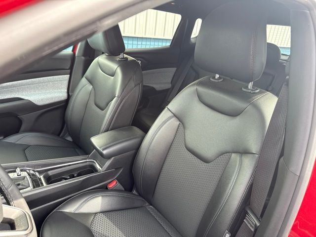 Used 2024  Jeep Latitude image 7