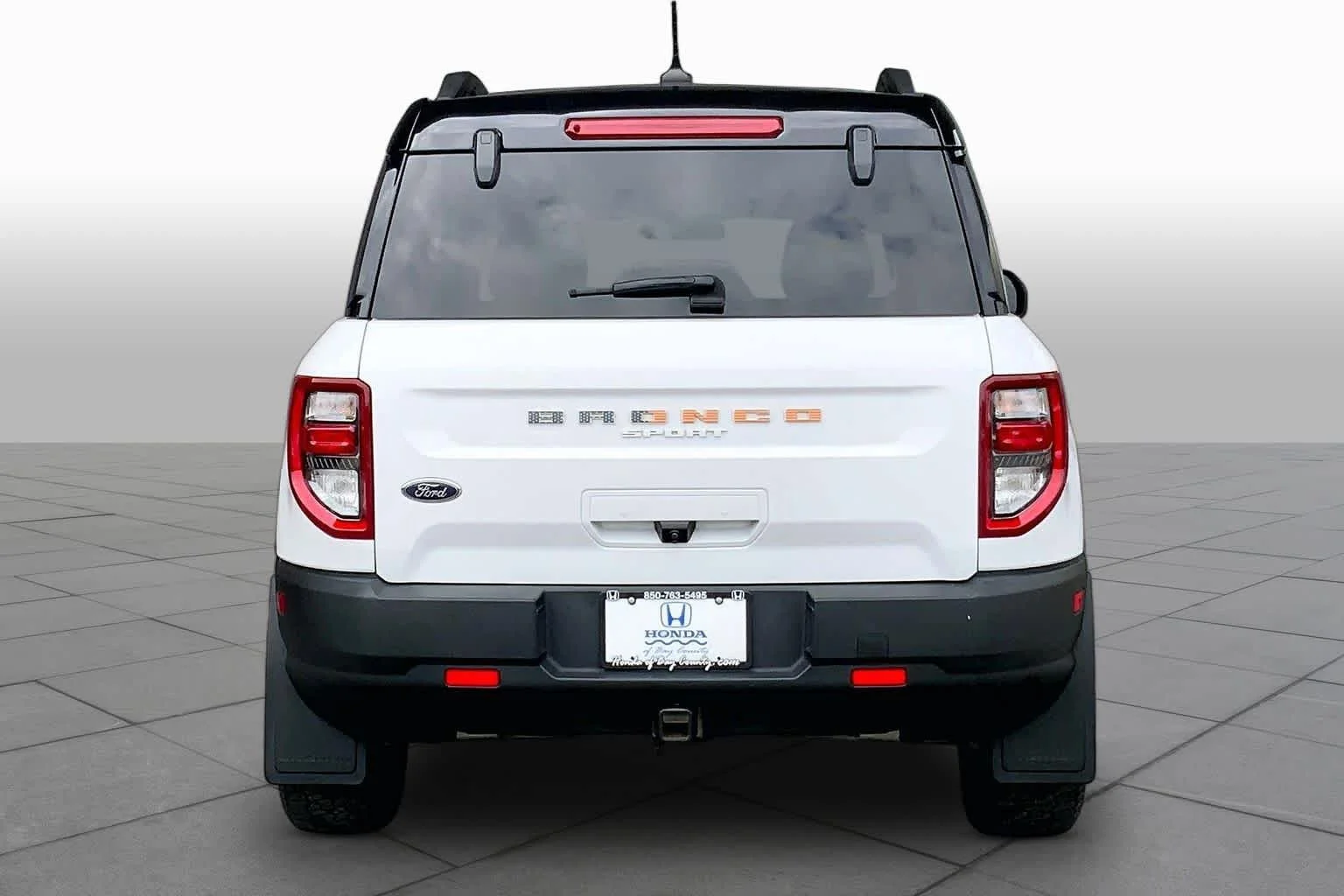 Used 2022 Oxford White Ford Badlands image 5