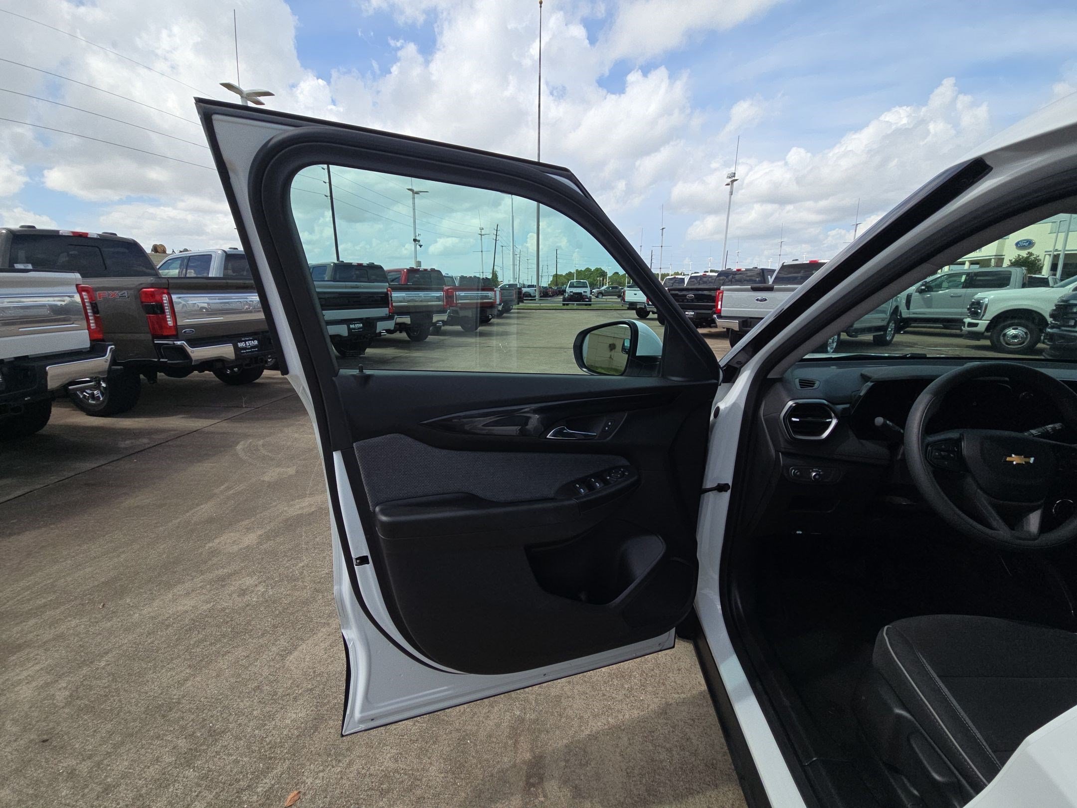 Used 2025 Summit White Chevrolet LT image 11