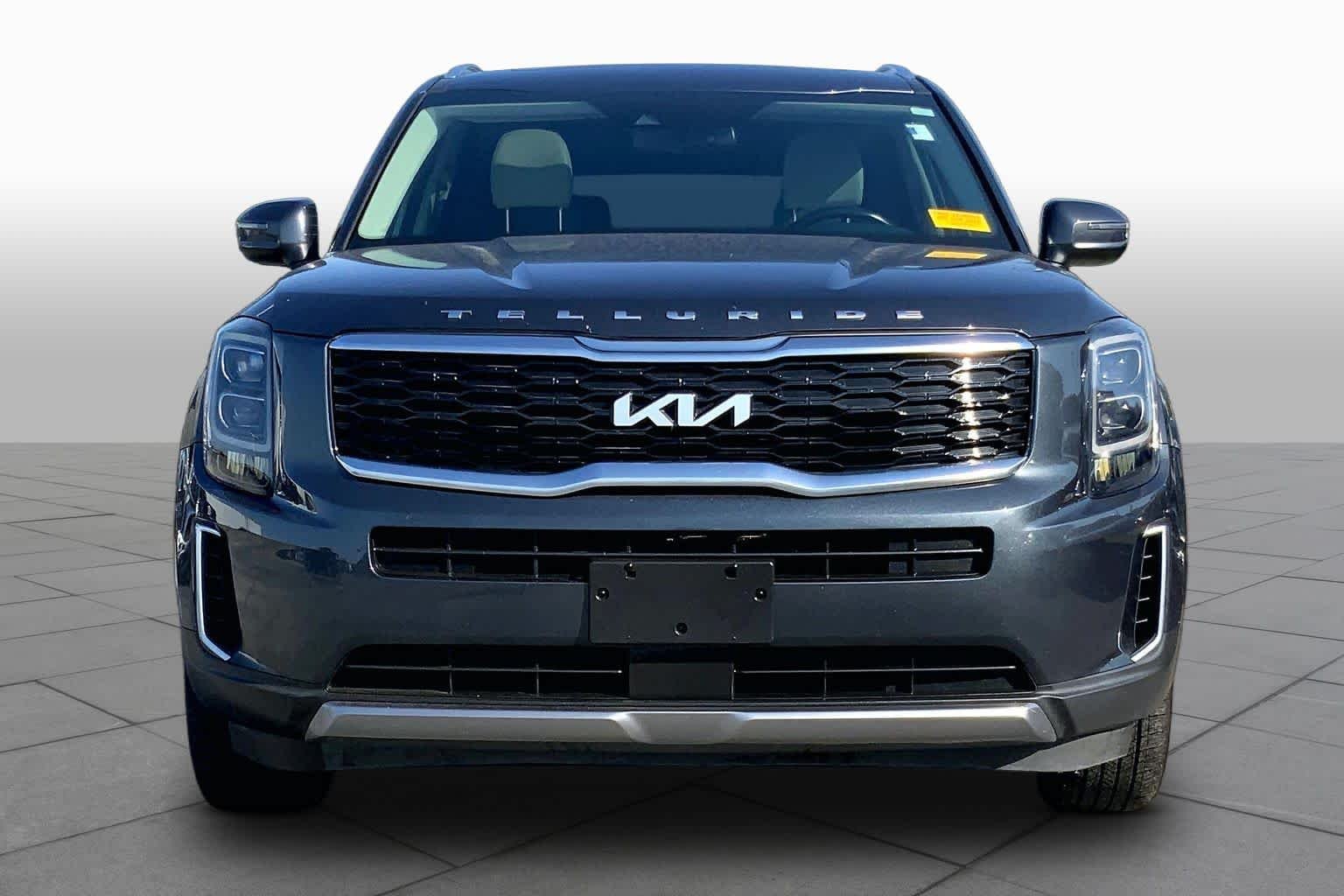 Used 2022 Gravity Grey Kia EX image 4