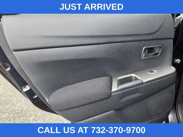 Used 2020 Labrador Black Metallic Mitsubishi 2.0 SE image 23