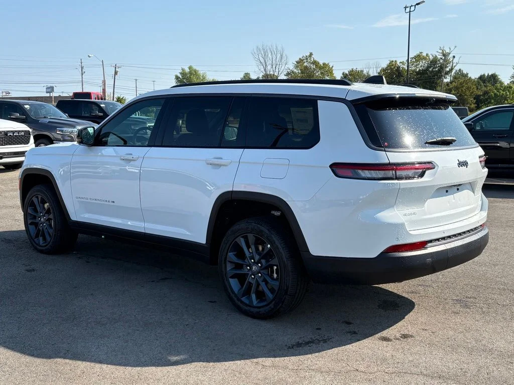 New 2026 Bright White Clear-Coat Exterior Paint Jeep  image 5