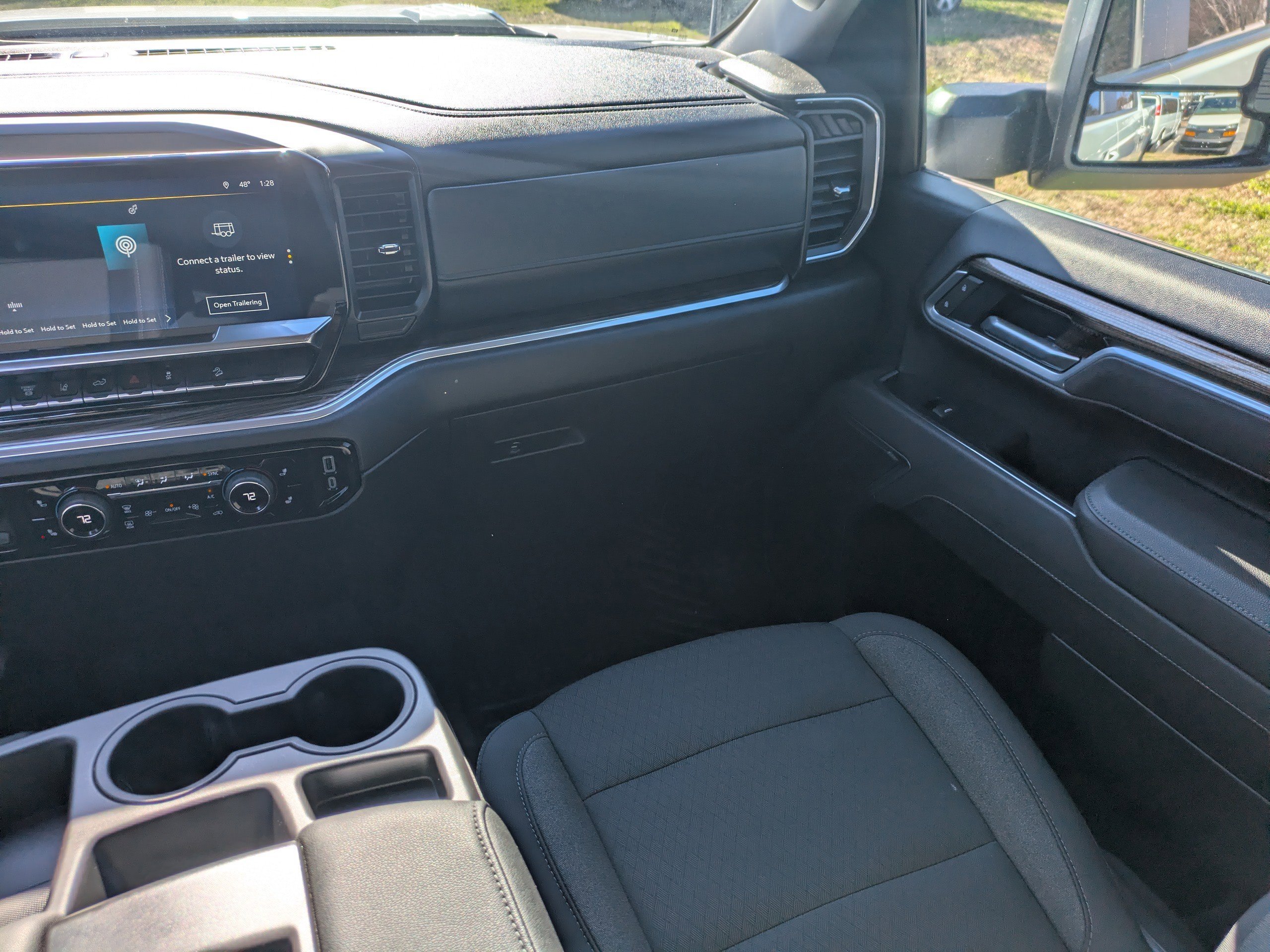 Used 2025 Summit White Chevrolet LT image 17
