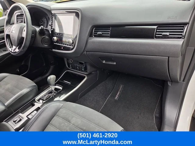 Used 2020 White Mitsubishi SE image 17