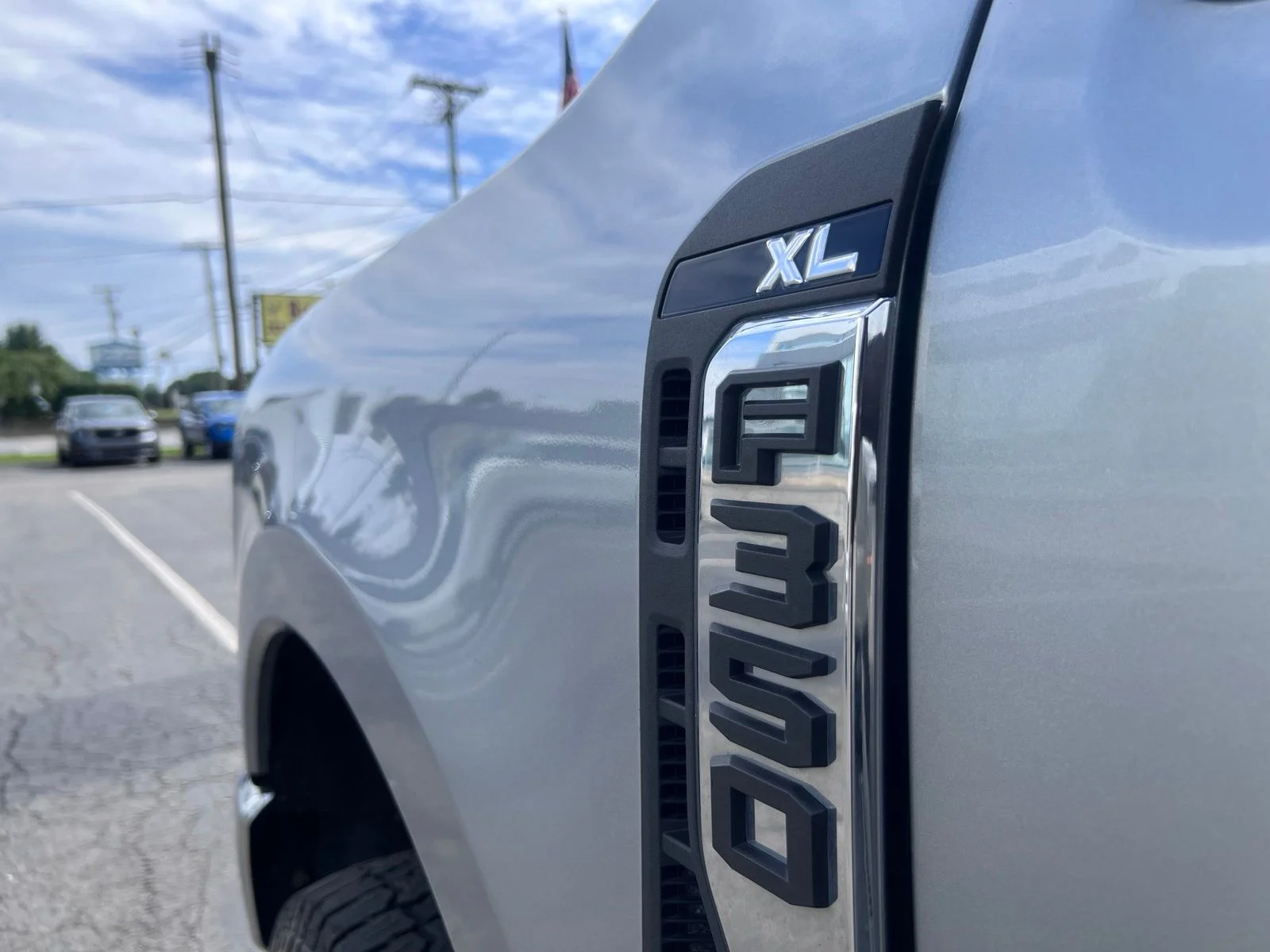 Used 2023 Silver Ford XL image 12