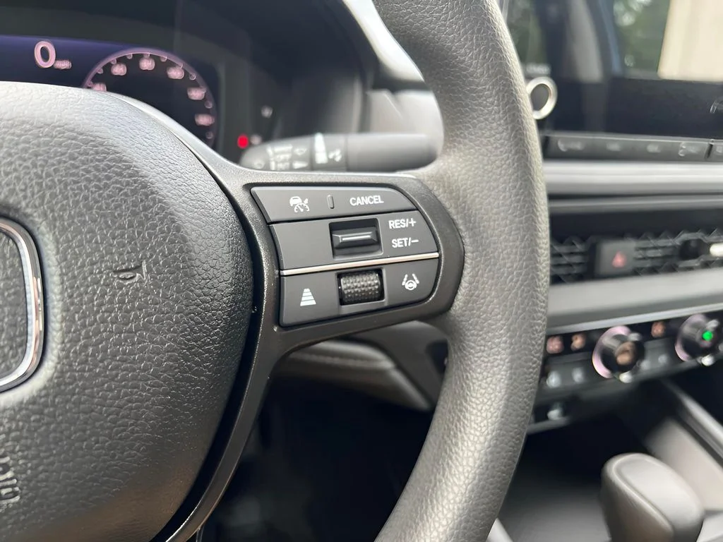 Used 2025 Blue Honda SE image 23