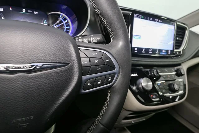 Used 2023 Silver Chrysler Touring L image 33