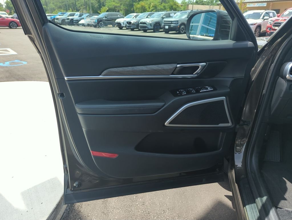 Used 2021 Green Kia EX image 18