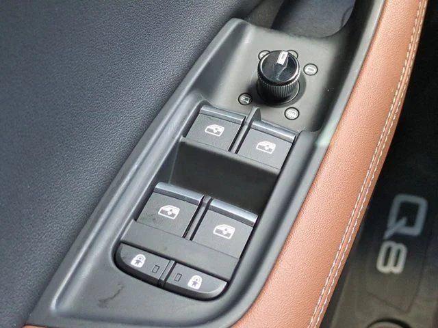 Used 2025  Audi 55 Premium Plus image 22